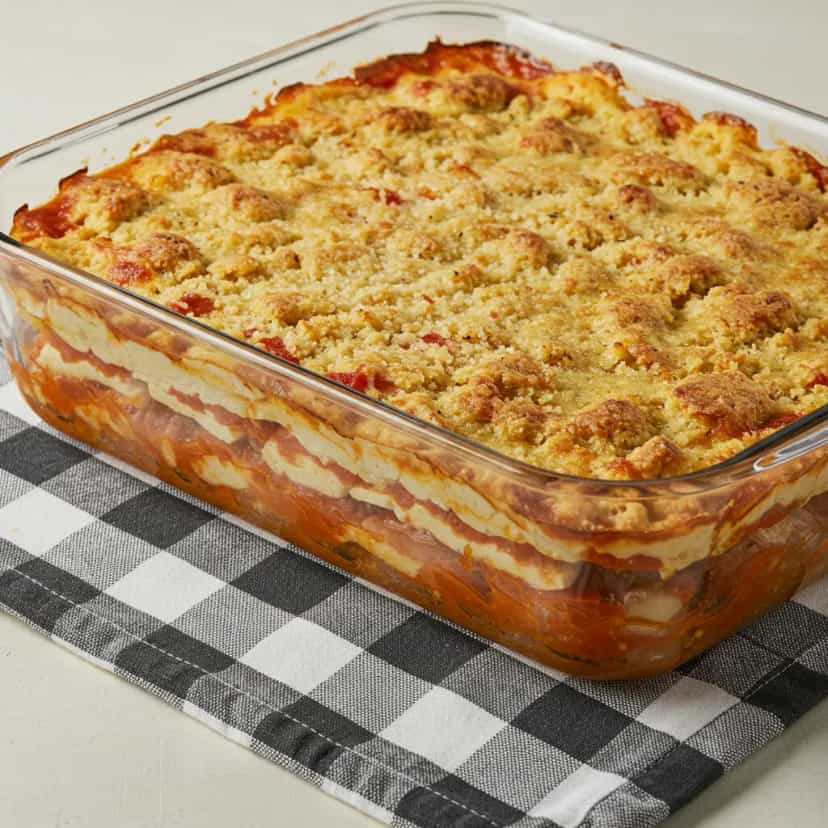 Foto deliciosa de Lasanha de Carne Moída com Massa de Pastel pronta para servir - Massas & Macarrão