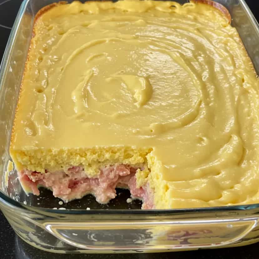 Foto deliciosa de Linguiça com creme de milho pronta para servir - Carnes & Frango