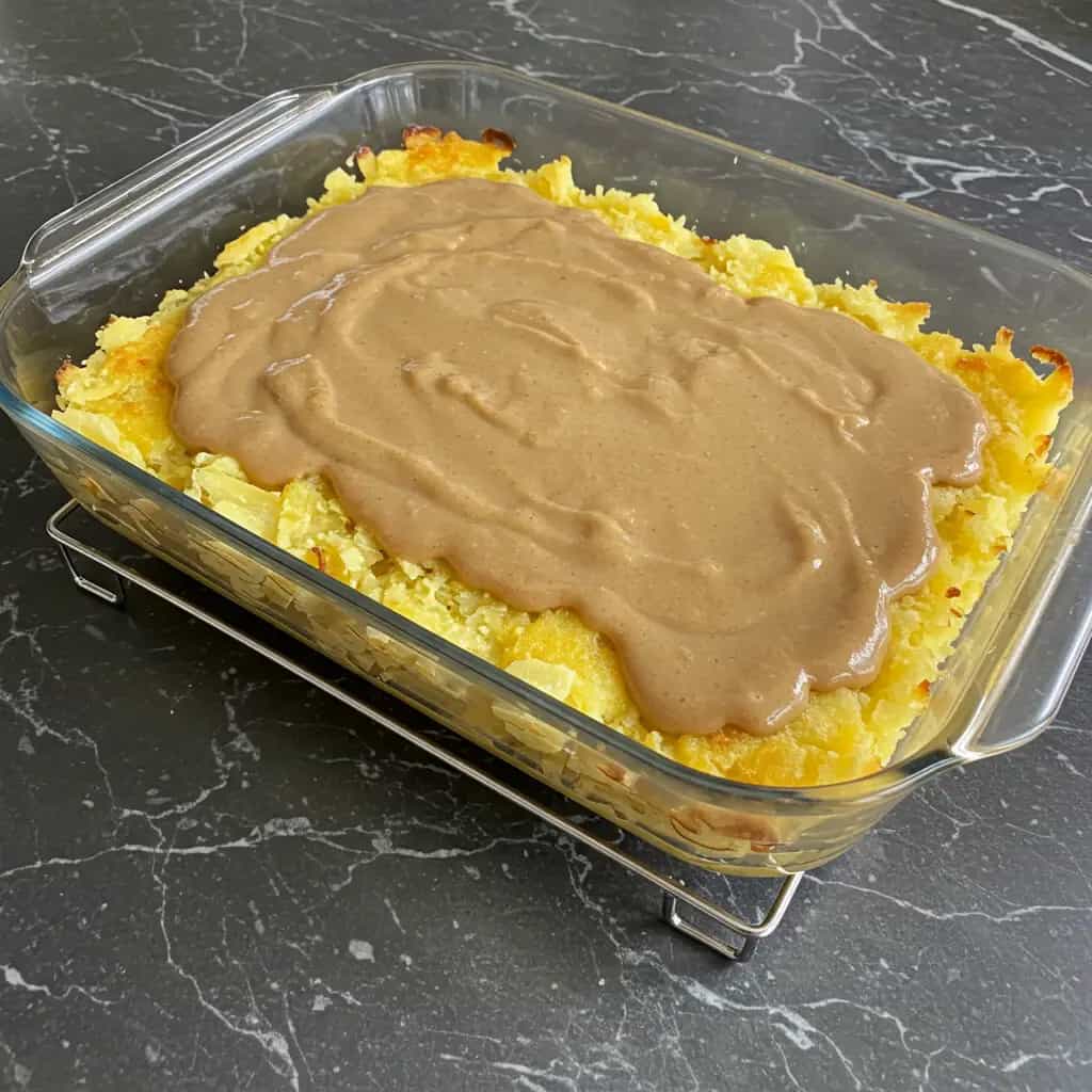 Linguiça Toscana Assada com Mandioca e Maionese