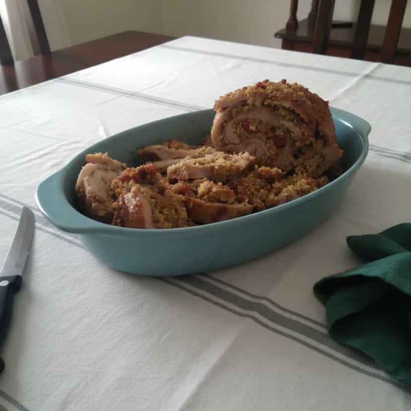Foto deliciosa de Lombo de Porco Recheado com Farofa de Bacon e Calabresa pronta para servir - Carnes & Frango
