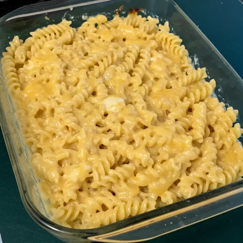 Foto deliciosa de Macarrão Gratinado com Presunto e Queijo pronta para servir - Massas & Macarrão