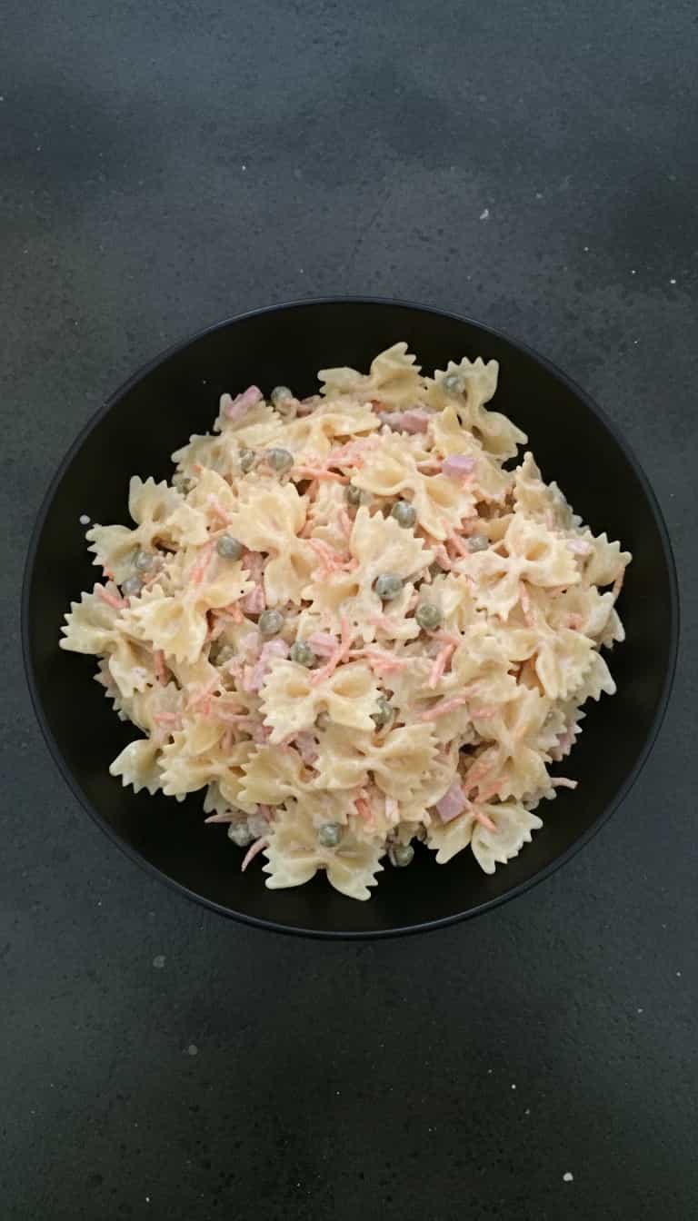 Macarrão Gravatinha Gelado com Legumes e Tender