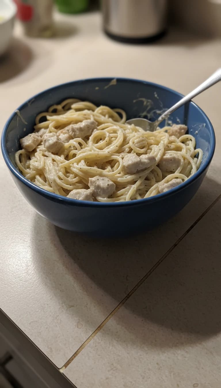 Macarrão Parafuso ao Molho Branco com Frango