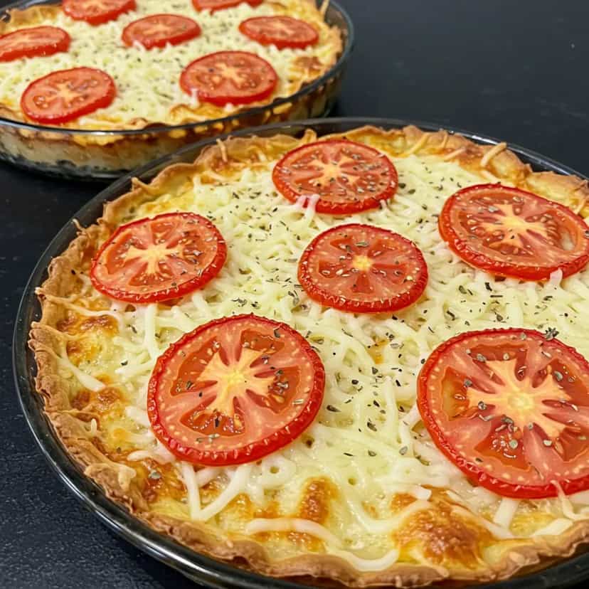 Foto deliciosa de Massa de pizza pronta para servir - Pizzas & Salgados
