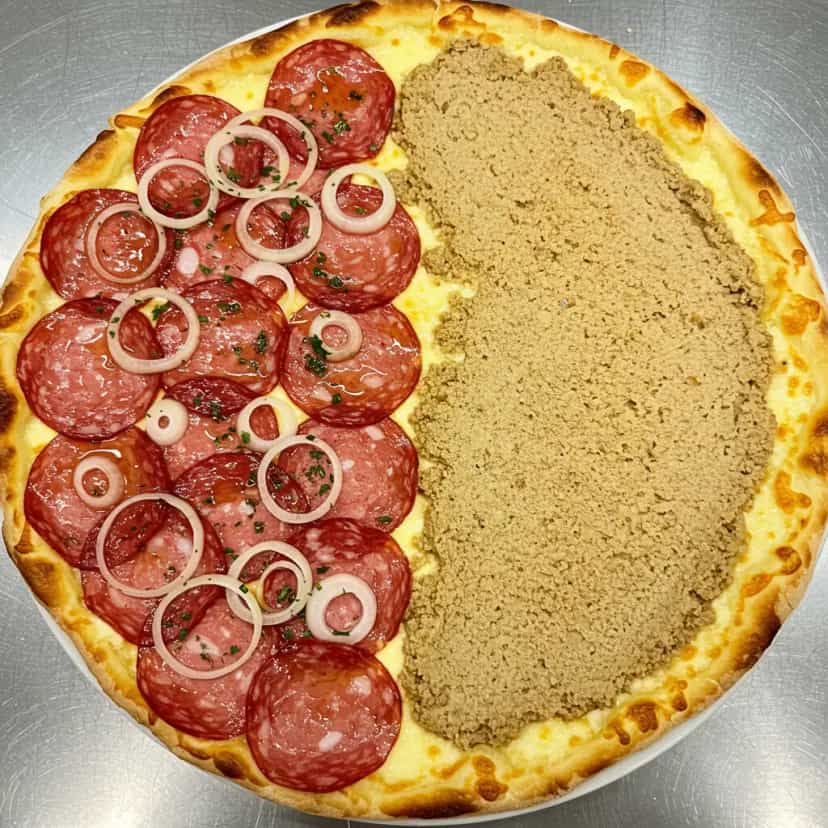Foto deliciosa de Massa de pizza caseira muito facil pronta para servir - Pizzas & Salgados