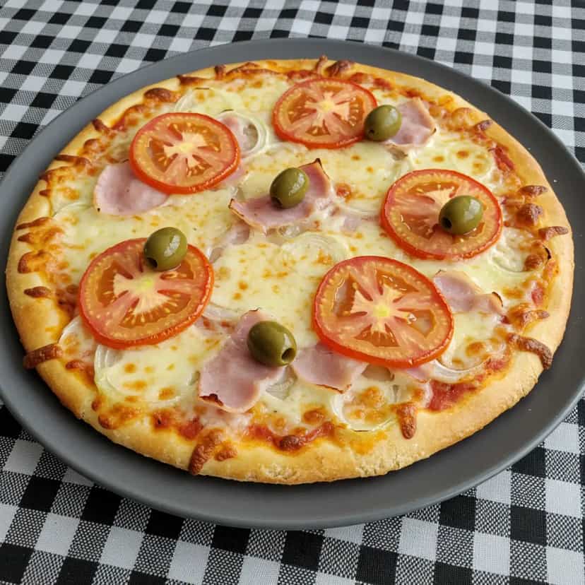 Foto deliciosa de Massa de Pizza Rápida (sem fermento biológico) pronta para servir - Outras Receitas