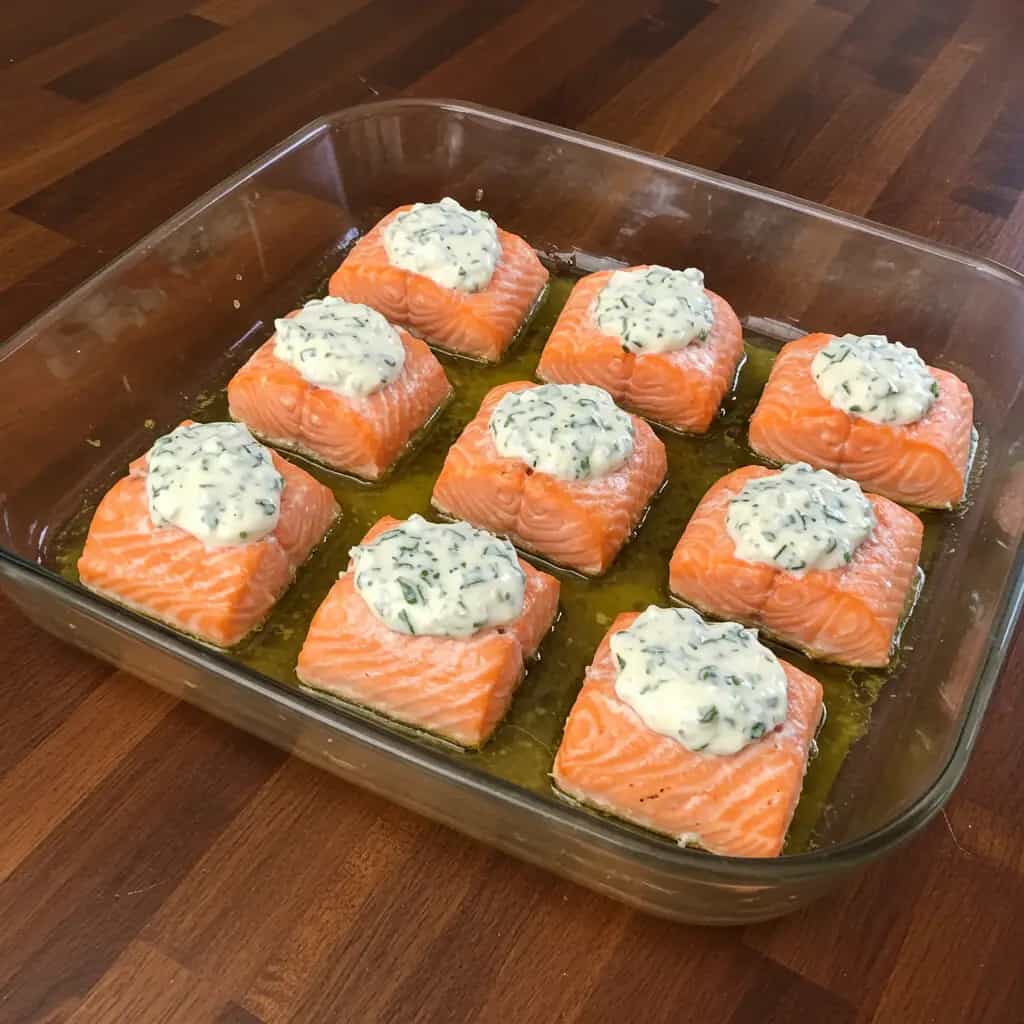 Medalhões de Salmão ao Molho de Mostarda e Mel com Coco