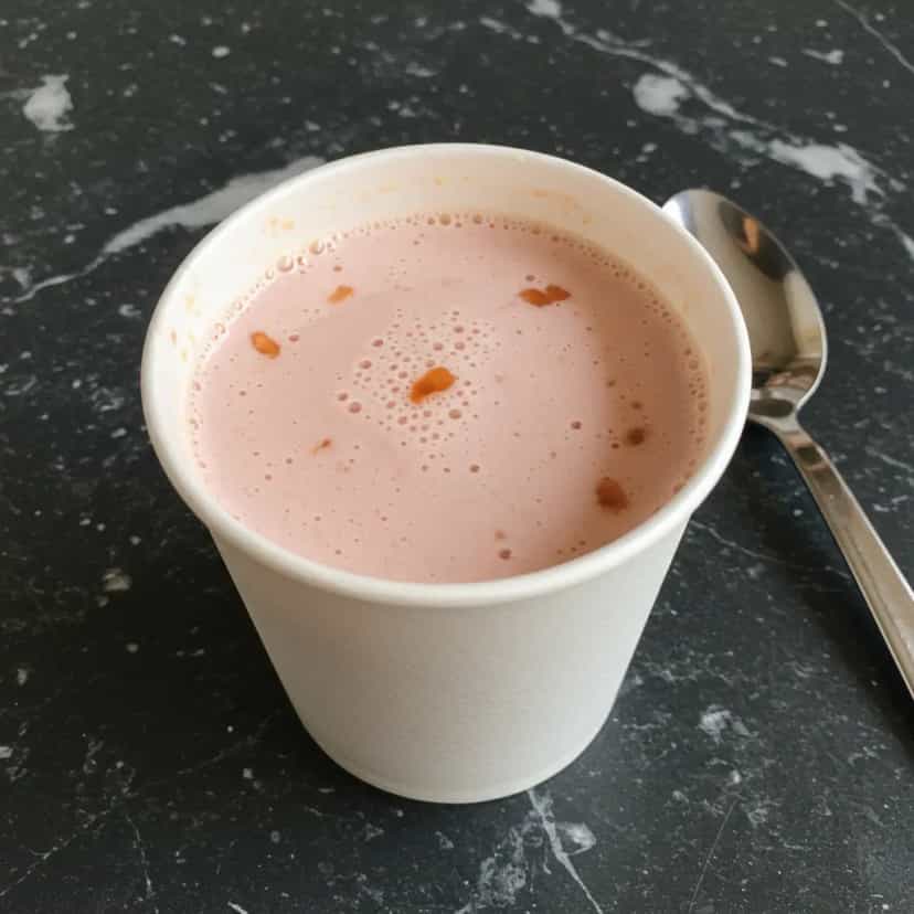 Foto deliciosa de Milk-shake Cremoso de Morango (sem sorvete) pronta para servir - Milkshakes