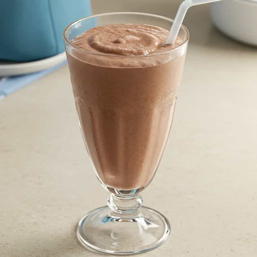 Foto deliciosa de Milk Shake de Chocolate Cremoso pronta para servir - Milkshakes