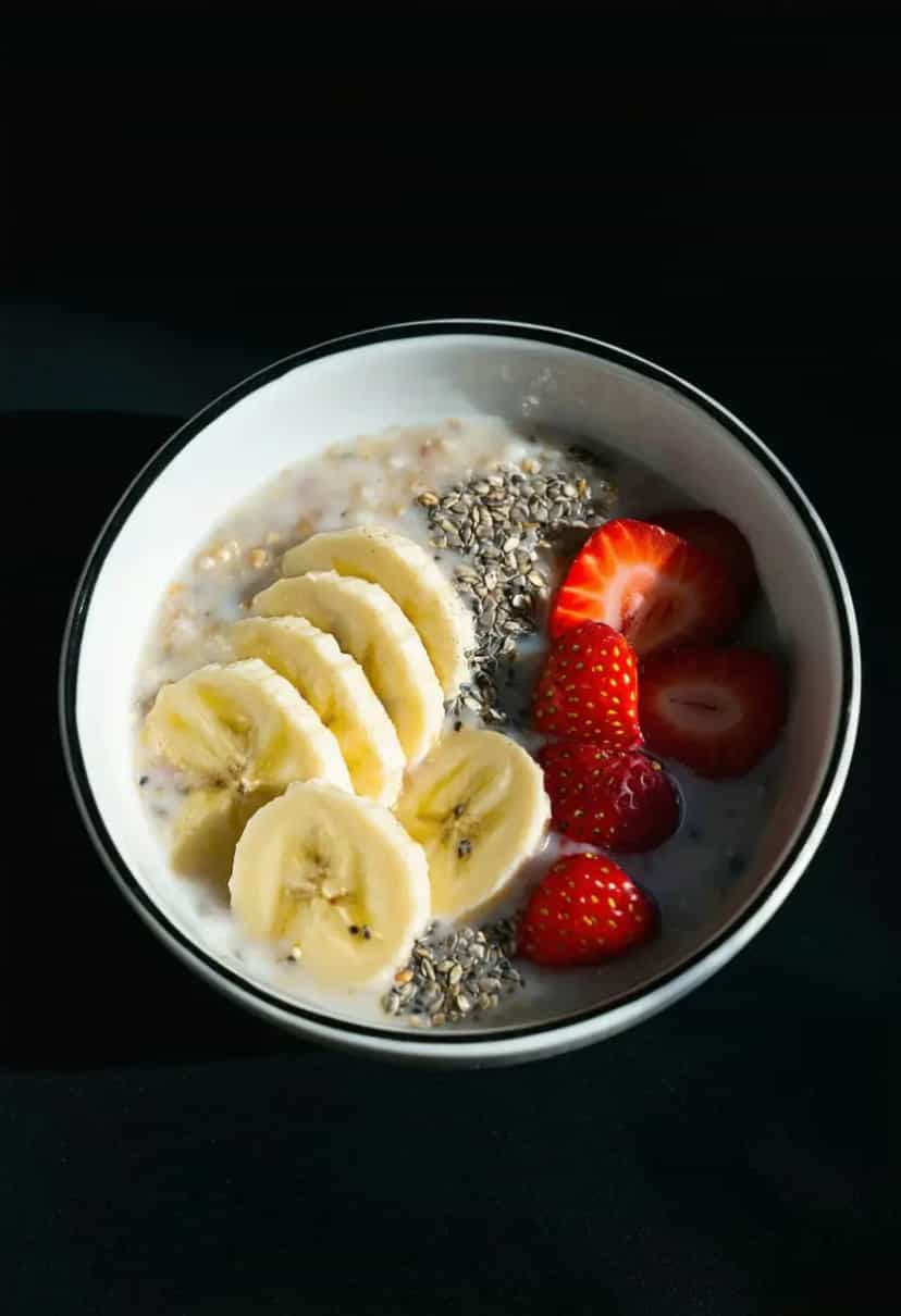 Foto deliciosa de Mingau de Aveia Proteico com Frutas pronta para servir - Aveia
