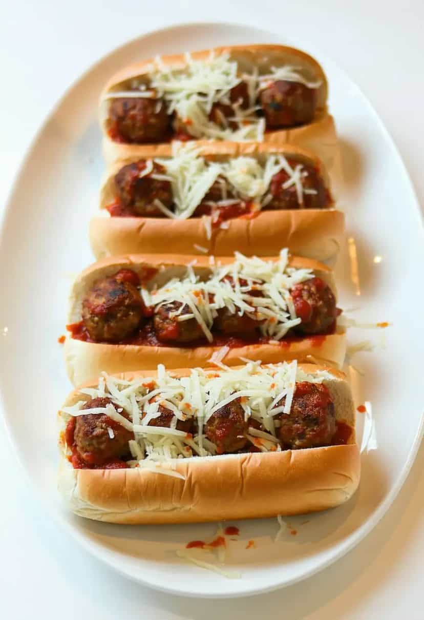 Foto deliciosa de Mini Sanduíches de Almôndega pronta para servir - Lanches de Padaria