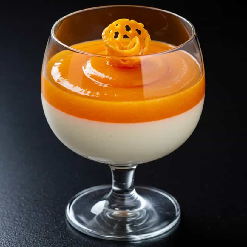 Mousse de Abacaxi com Calda de Laranja