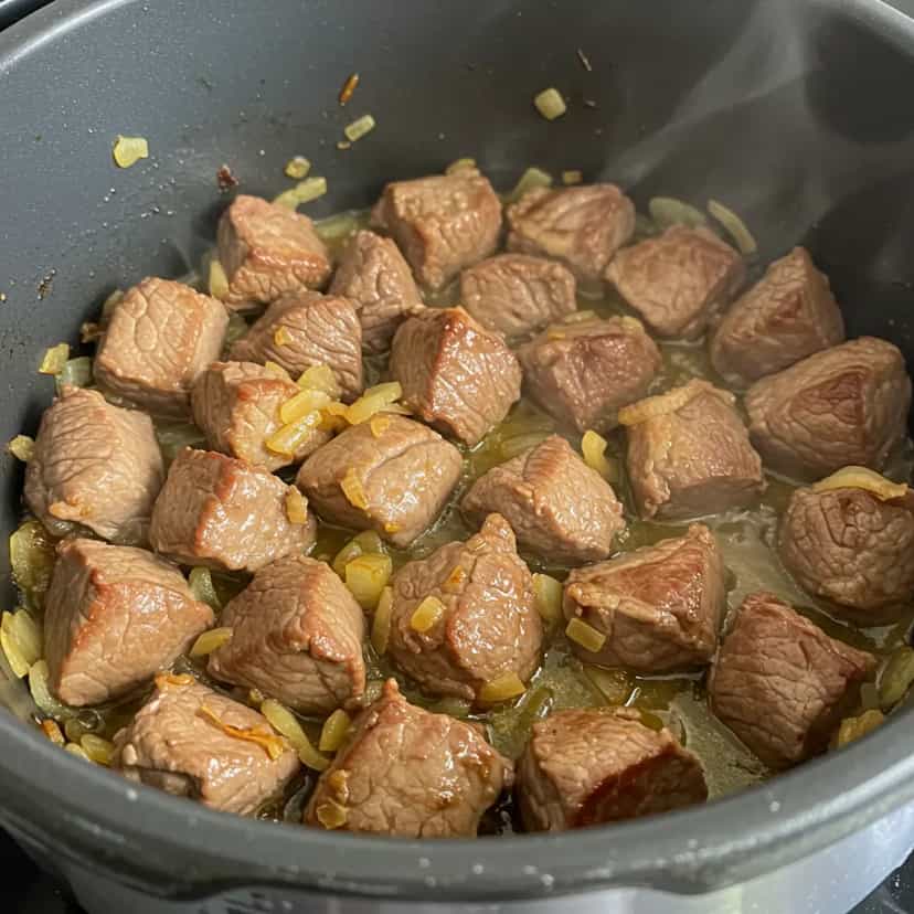 Foto deliciosa de Músculo de Boi na Panela de Pressão pronta para servir - Carnes & Frango