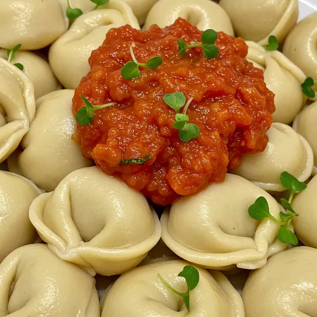 Nhoque de Batata Salsa com Molho Mediterrâneo