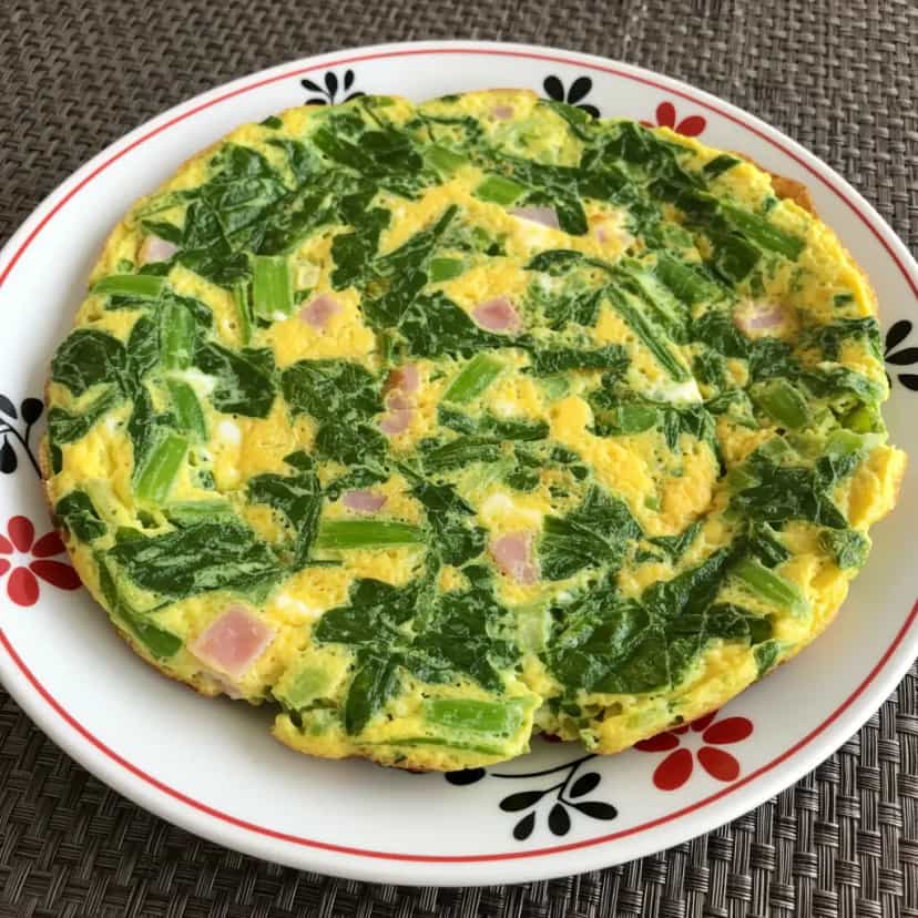 Foto deliciosa de Omelete de Folhas de Nabo pronta para servir - Ovos