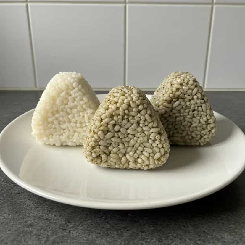Foto deliciosa de Onigiri de Atum pronta para servir - Salgadinhos