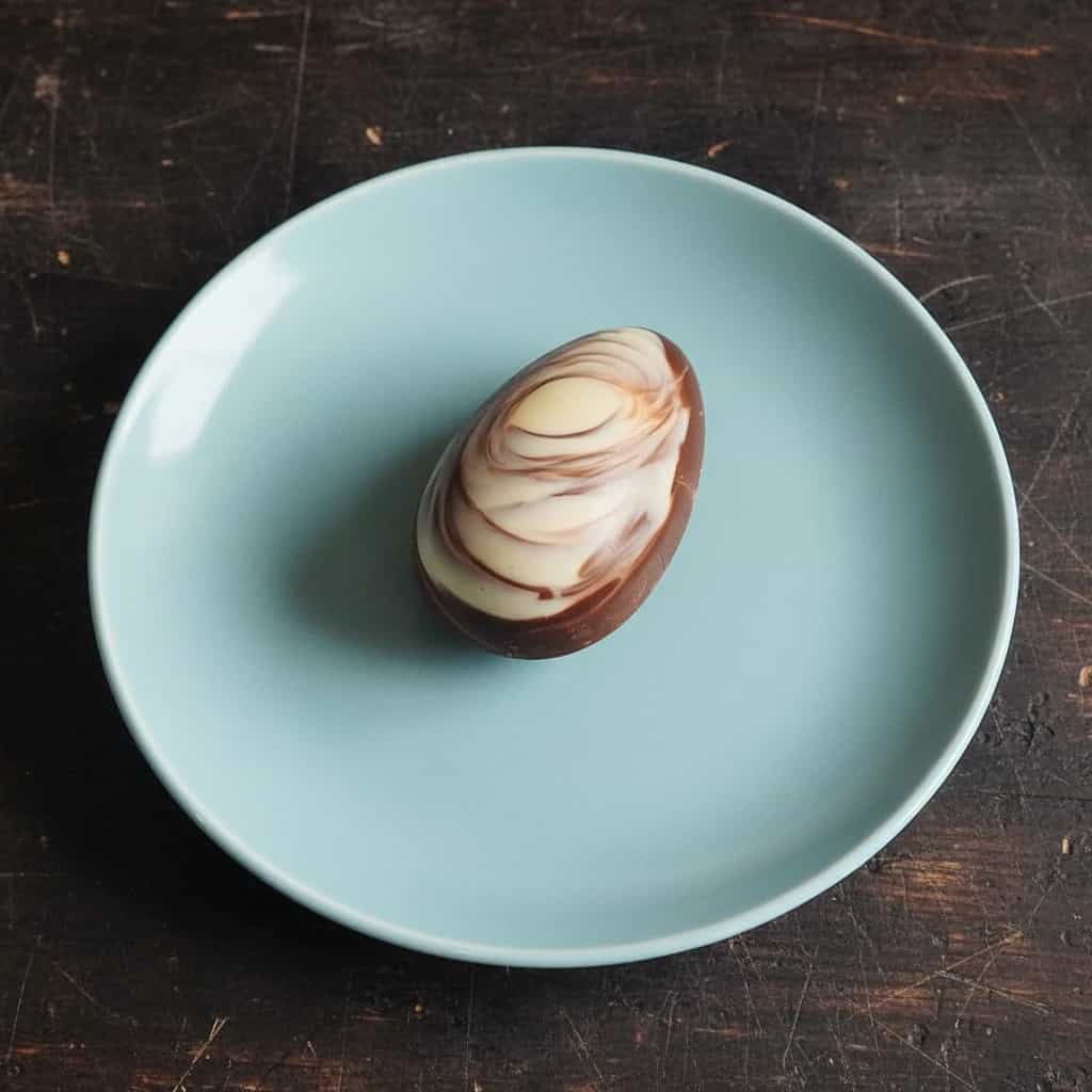 Ovo de Páscoa Meio Amargo e Branco