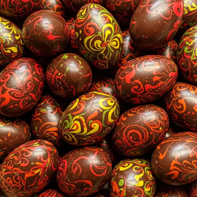 Foto deliciosa de Ovos de Páscoa Diet de Chocolate Preto pronta para servir - Sem Açúcar