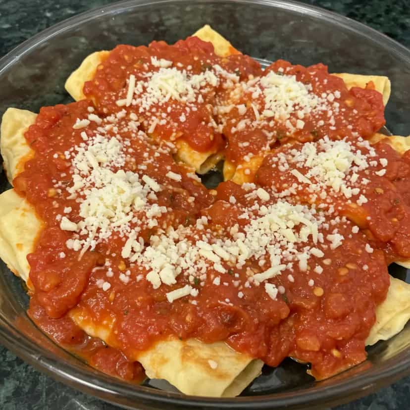 Foto deliciosa de Panquecas de Carne Moída ao Molho de Tomate pronta para servir - Carnes & Frango