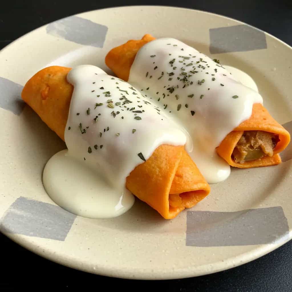 Panquecas de Cenoura com Recheio de Frango e Cremoso Molho de Milho