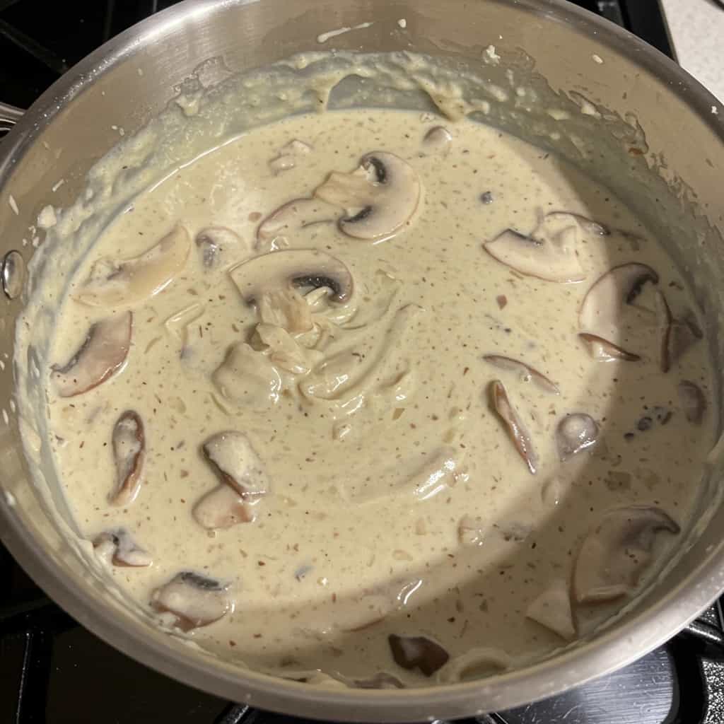 Pasta de Funghi com Molho de Gorgonzola