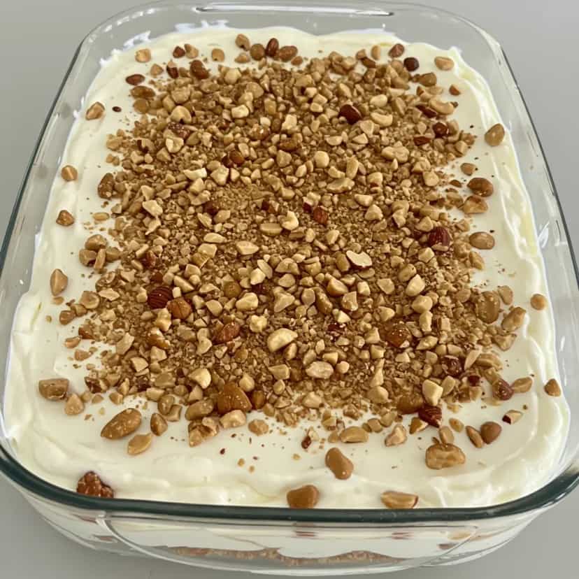 Foto deliciosa de Pavê de chocolate com biscoito maizena pronta para servir - Outras Receitas