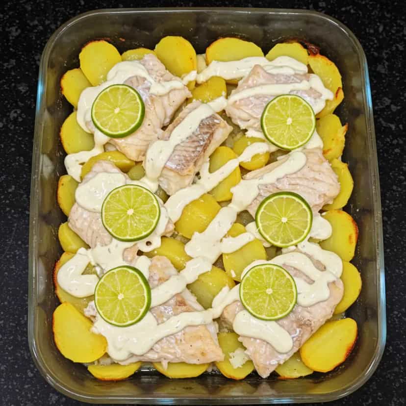 Foto deliciosa de Peixe ao Molho de Caldo Maggi com Batatas pronta para servir - Outras Receitas