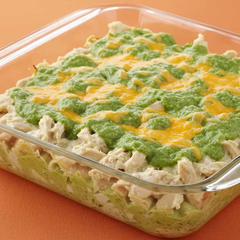 Foto deliciosa de Penne ao Molho Branco com Frango Desfiado pronta para servir - Massas & Macarrão