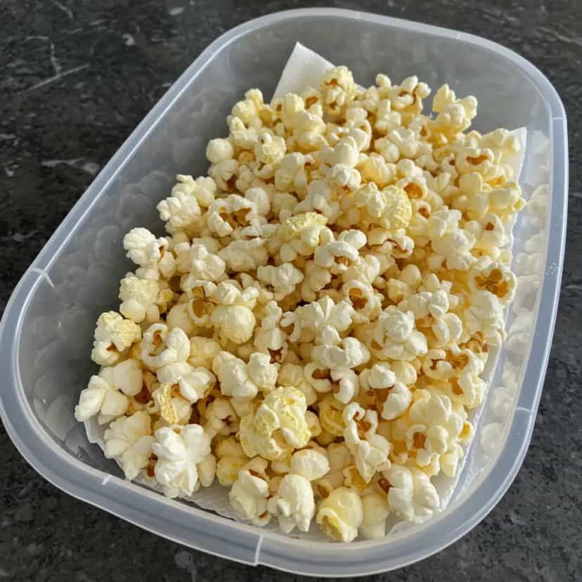 Foto deliciosa de Pipoca Caseira no Micro-ondas pronta para servir - Salgadinhos