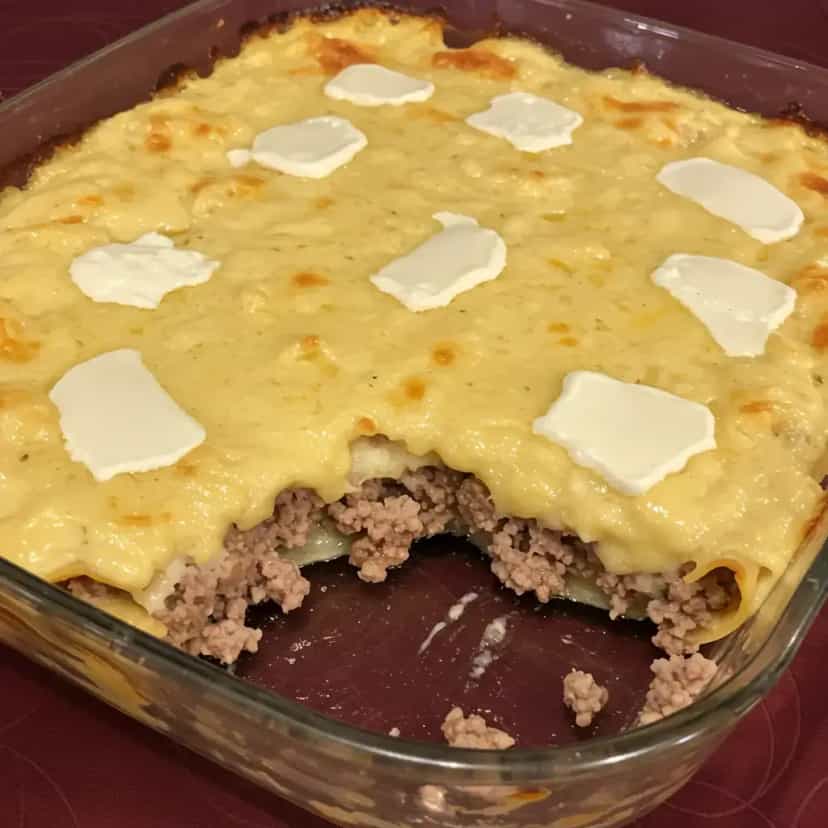 Foto deliciosa de Purê de Batata cremoso com Carne Moída ao Molho Branco pronta para servir - Carnes & Frango