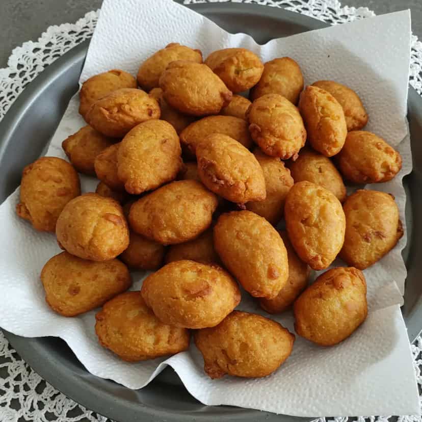 Foto deliciosa de Risoles Caseiros pronta para servir - Salgadinhos