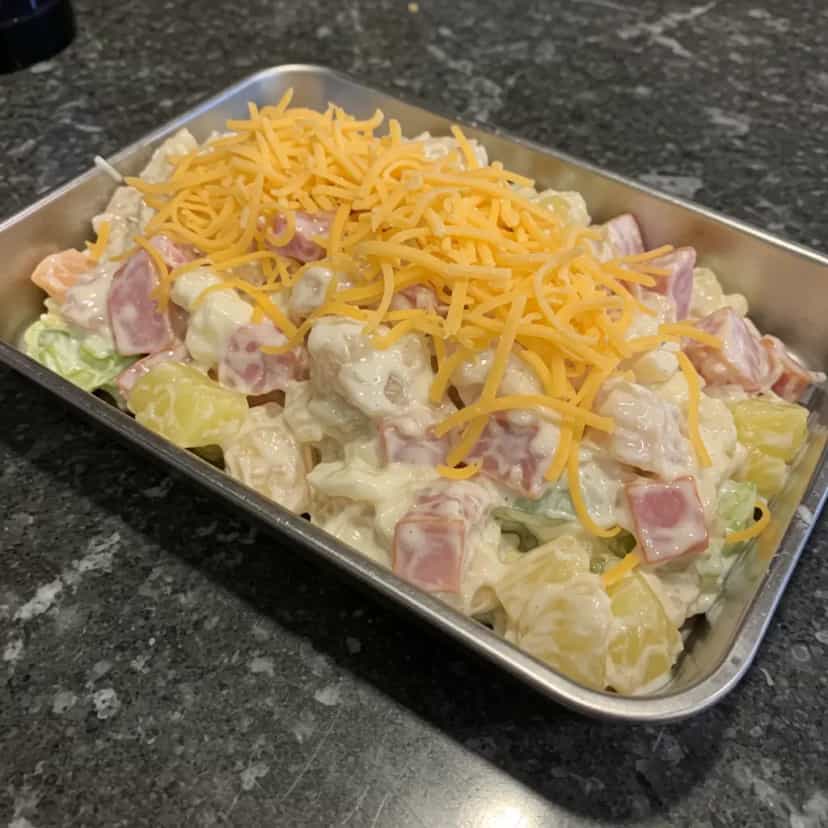 Foto deliciosa de Salada de Frango Defumado com Abacaxi pronta para servir - Saladas