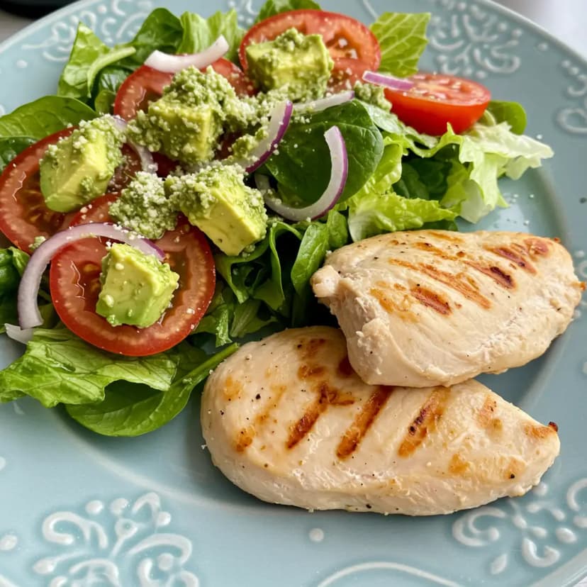 Salada Refrescante de Abacate com Pesto de Manjericão