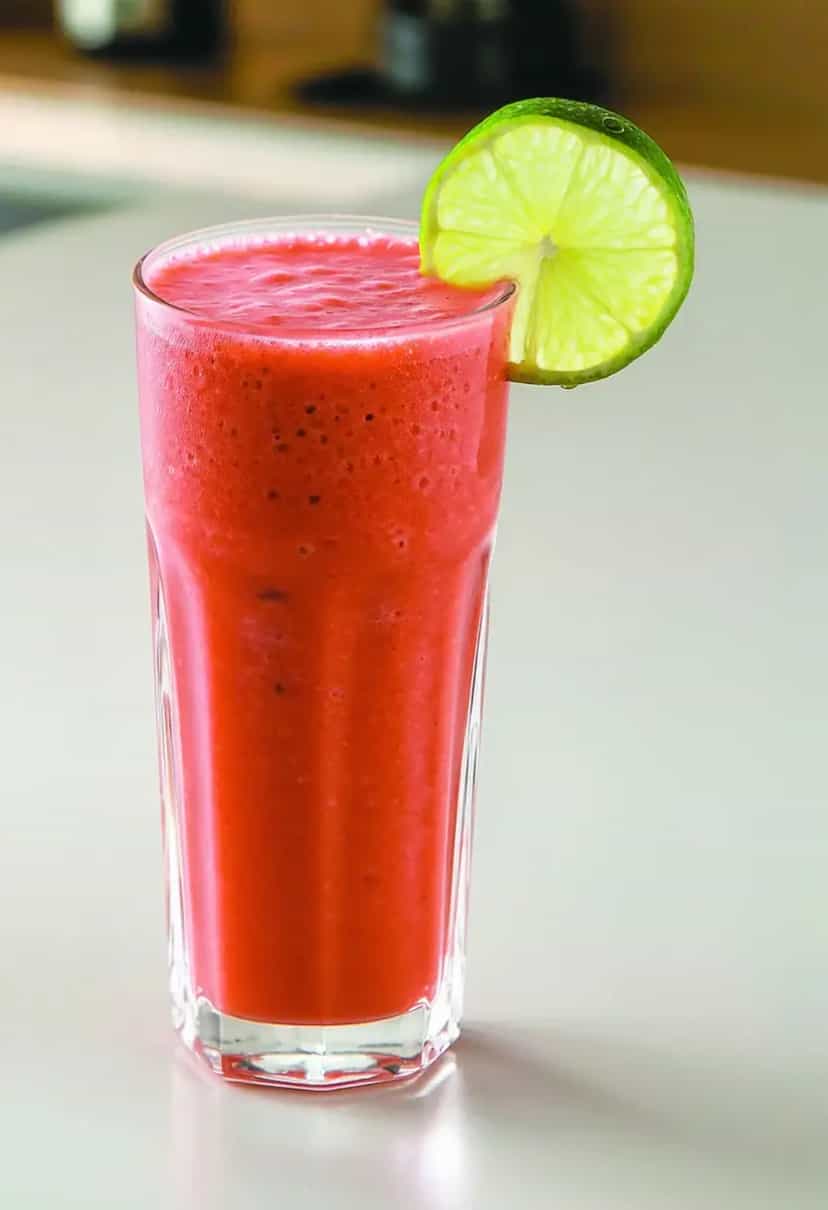 Foto deliciosa de Smoothie de Acerola com Limão pronta para servir - Sucos & Smoothies