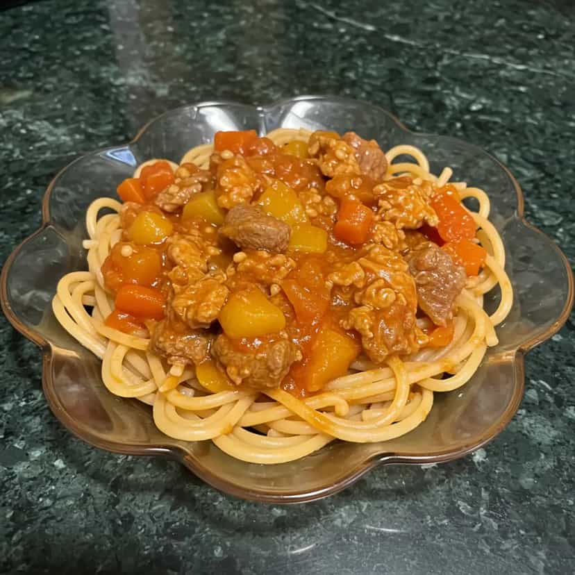 Foto deliciosa de Sopa de Costela com Legumes e Macarrão pronta para servir - Sopas & Caldos