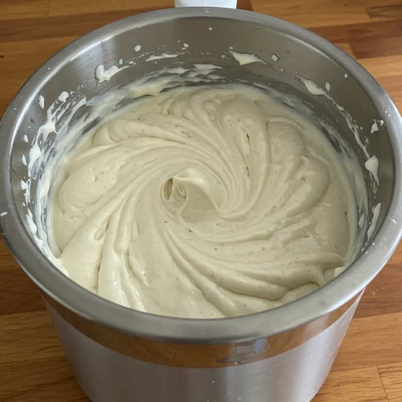 Foto deliciosa de Sorvete Artesanal de Fava de Baunilha pronta para servir - Doces Gelados & Sorvetes