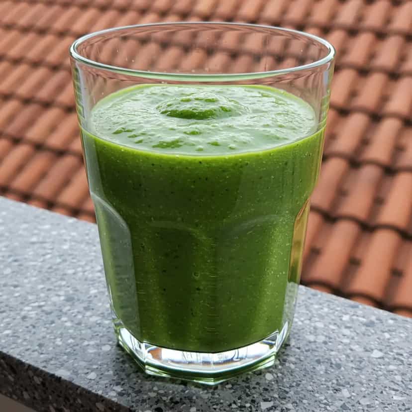 Foto deliciosa de Suco Verde Detox Refrescante pronta para servir - Sucos & Smoothies