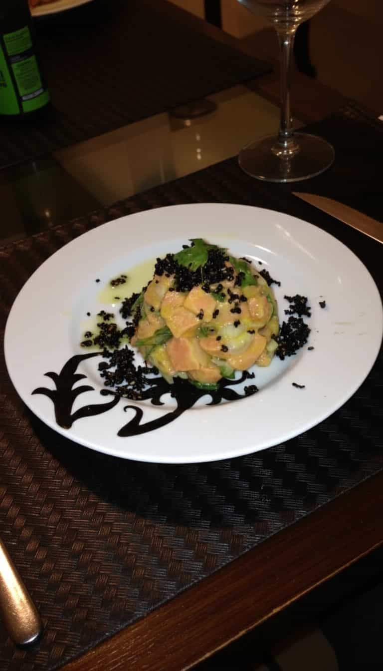 Tartar de Salmão com Molho de Soja e Gergelim