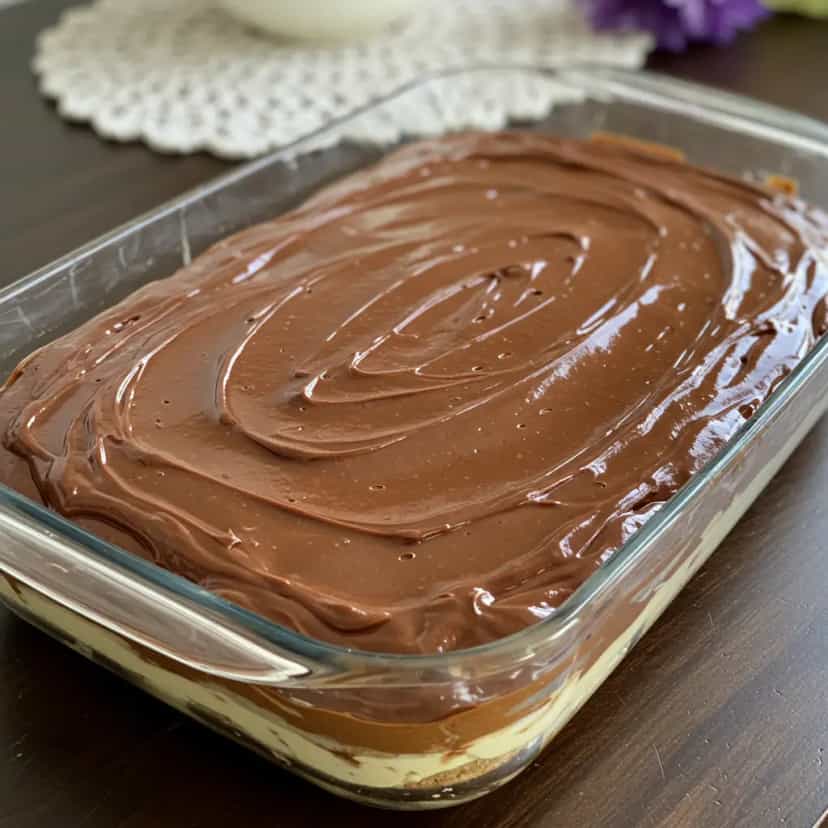 Foto deliciosa de Torta de Chocolate com Bolacha Maria pronta para servir - Tortas & Tortinhas