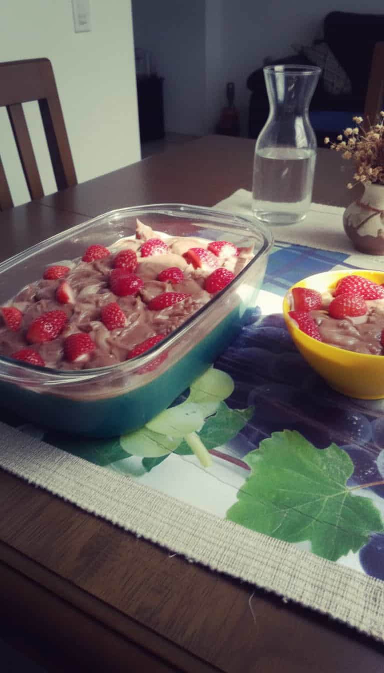 Torta de Morangos com Recheio de Chocolate
