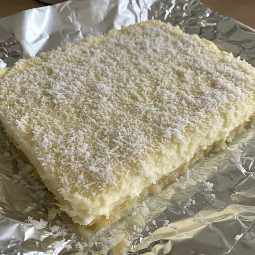 Foto deliciosa de Torta Gelada de Abacaxi pronta para servir - Tortas & Tortinhas