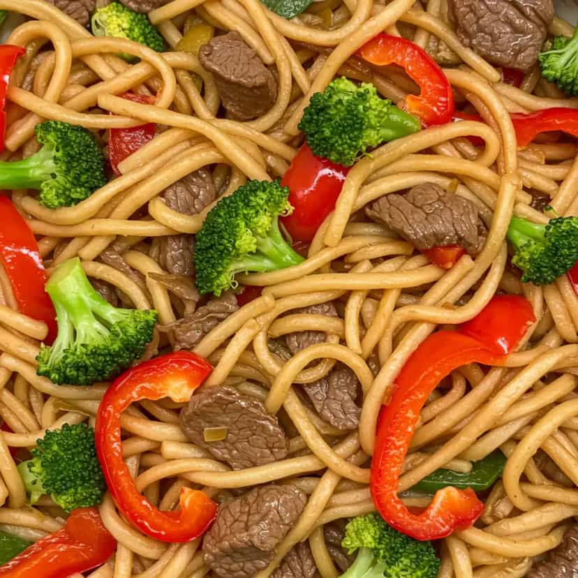 Foto deliciosa de Yakissoba de Big Bang Theory pronta para servir - Bowls & Noodles